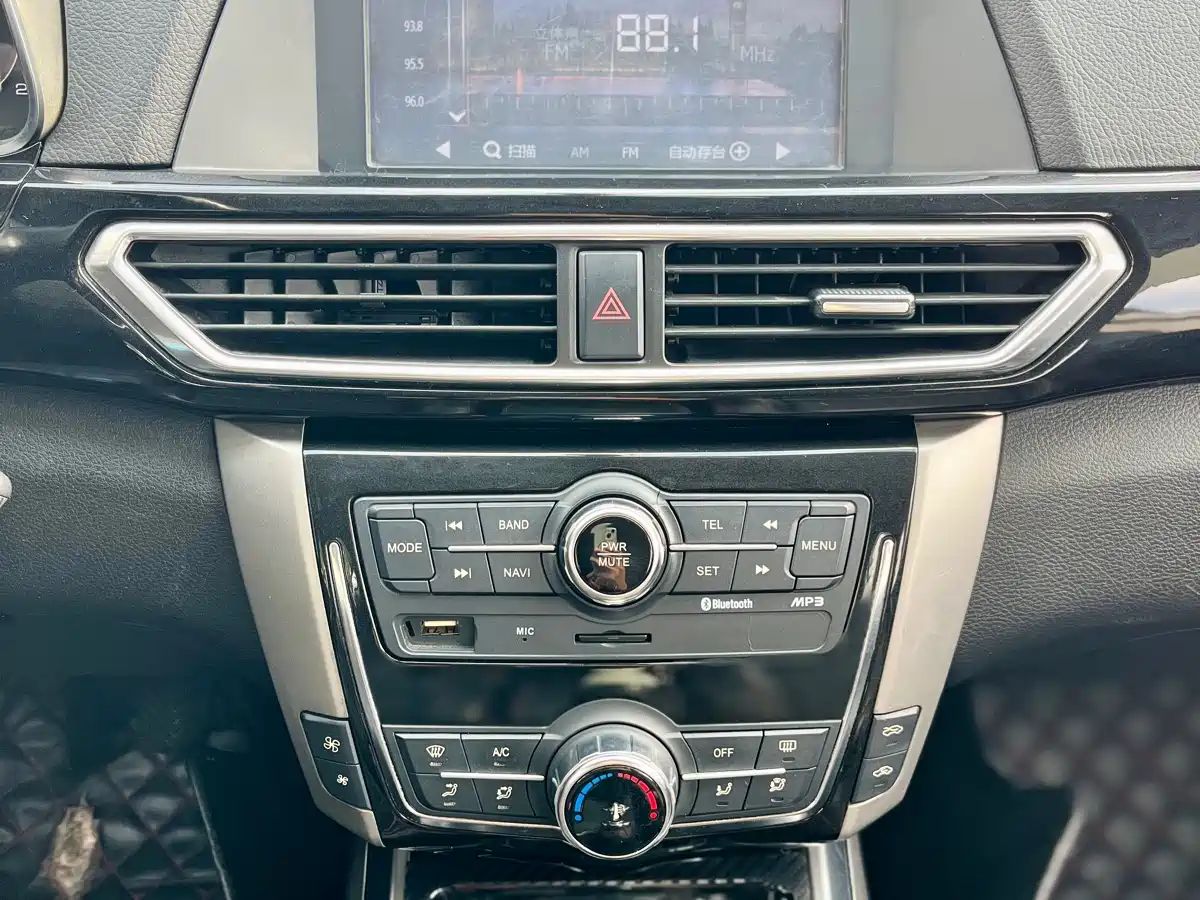Zotye Damai X5 2015 2015 1.5T Manual Luxury (China IV)
