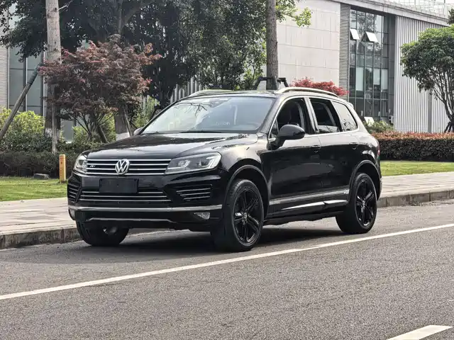 VOLKSWAGEN TOUAREG