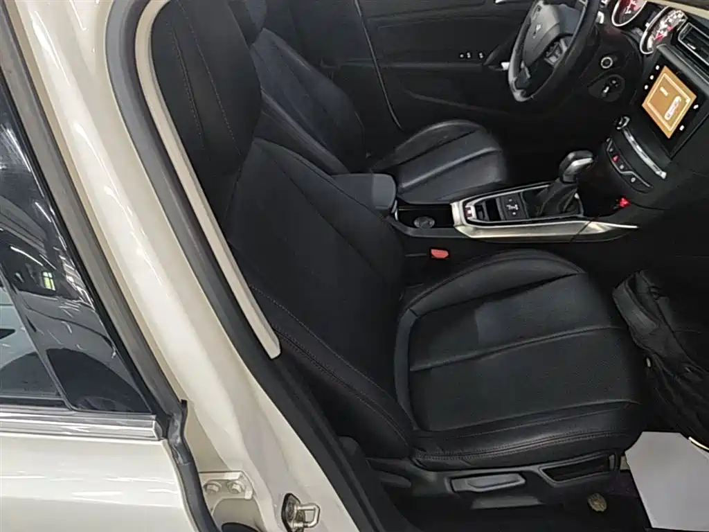 Peugeot 408 2016 1.6T Automatic Luxury Edition фото 25
