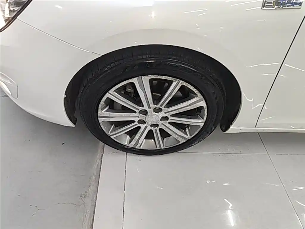 Peugeot 408 2016 1.6T Automatic Luxury Edition фото 23