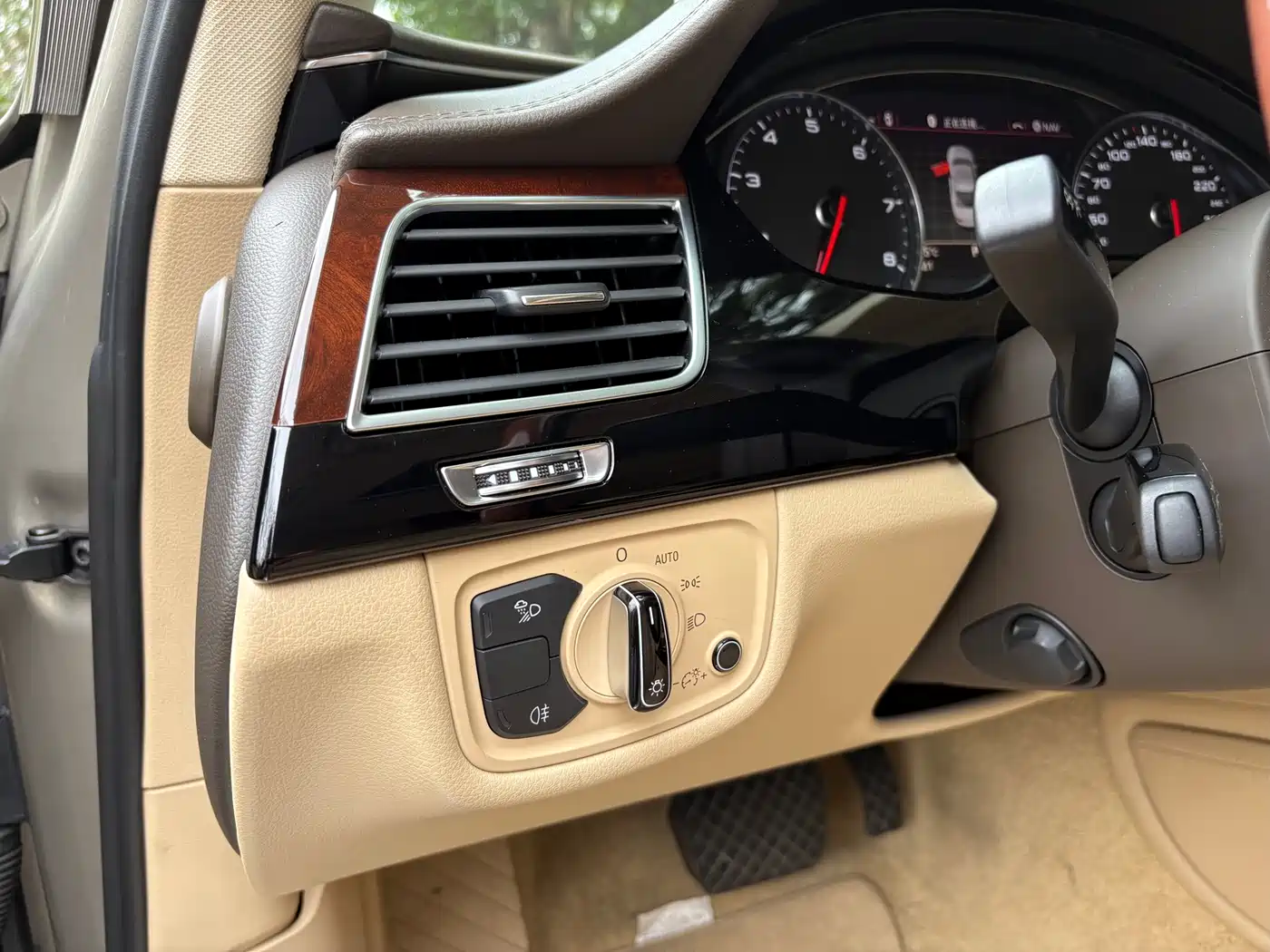 Audi A8 2012 A8L 50 TFSI quattro Luxury фото 7