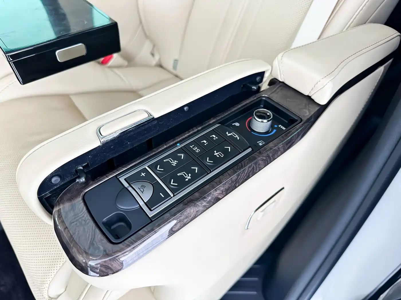 Toyota Vellfire 2020 Twin Engine 2.5L HV Premium Edition фото 8