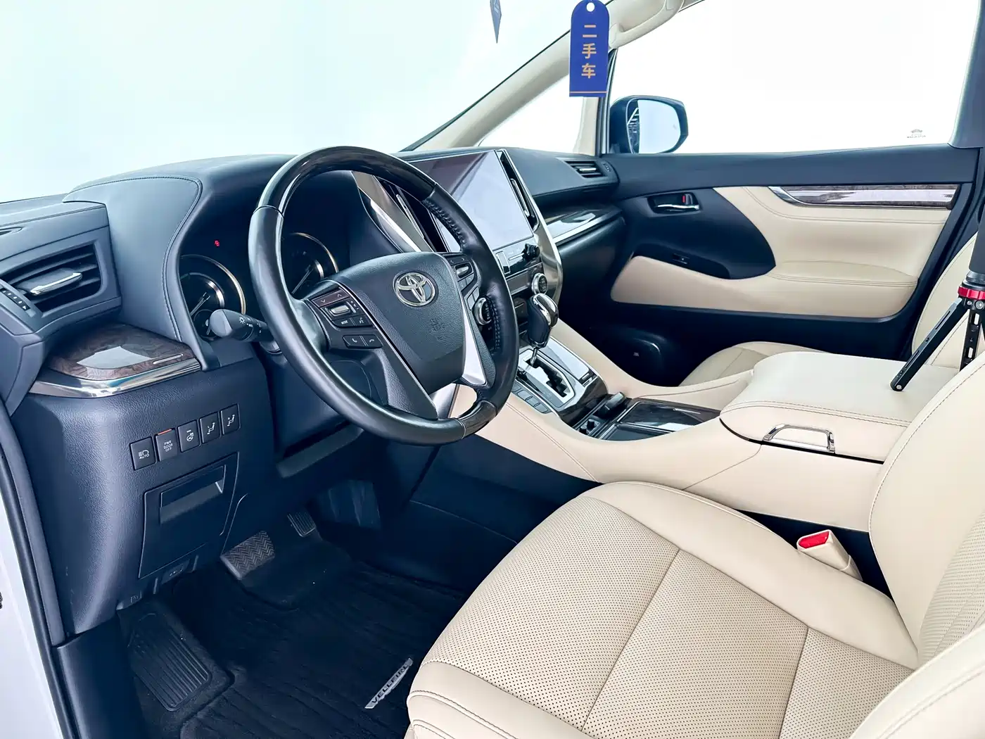 Toyota Vellfire 2020 Twin Engine 2.5L HV Premium Edition фото 9