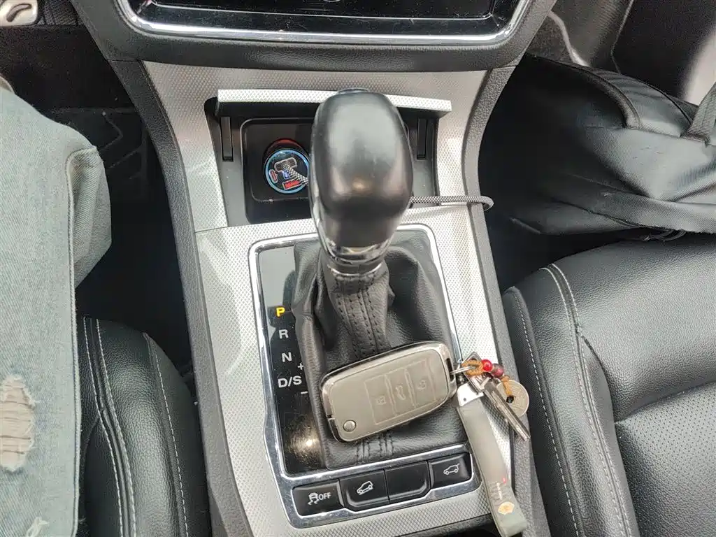 Фото 7 - Roewe RX5