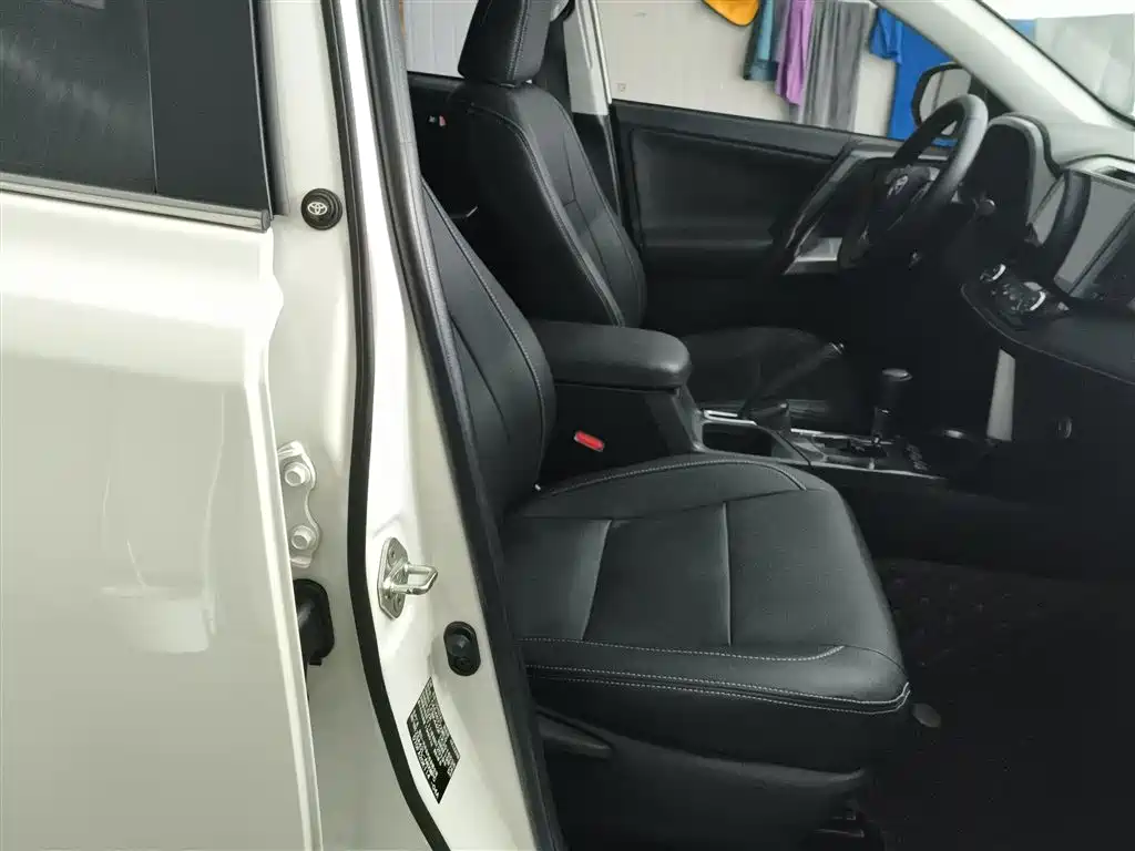 Toyota RAV4 Rongfang 2016 2.0L CVT 2WD Comfort (China V) фото 25