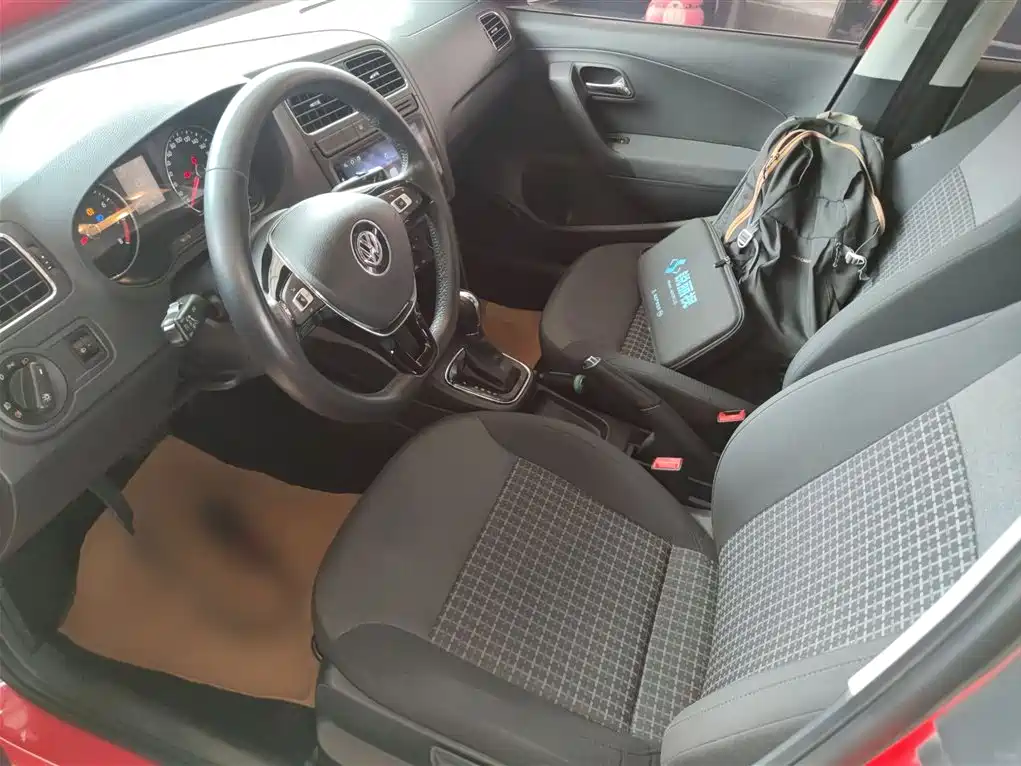 Volkswagen Polo 2016 1.6L Automatic Comfort фото 11