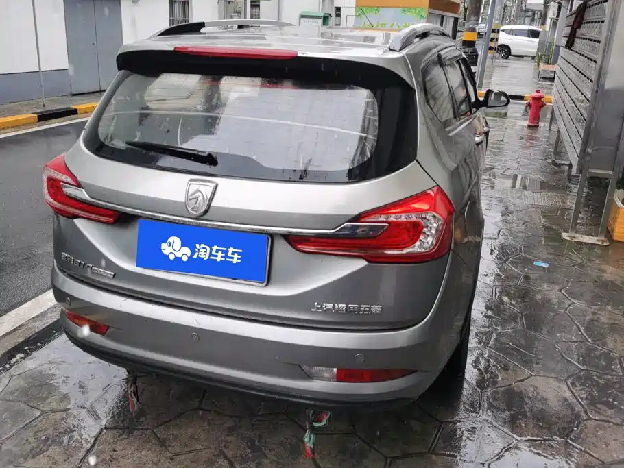 Baojun 310W 2017 2017 1.5L Manual Fashion Edition (China V)