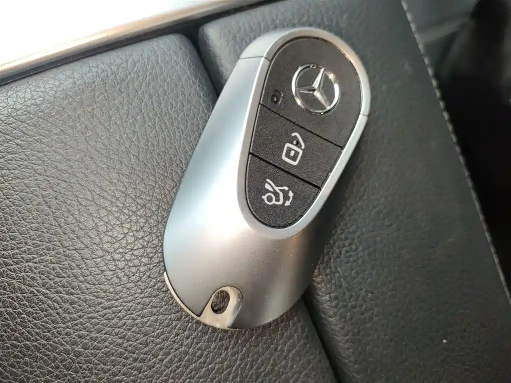 Mercedes-Benz C-Class 2023 Facelift II C 260 L Sport Edition фото 9