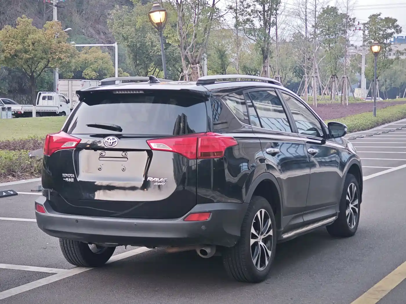 Toyota RAV4 Rongfang 2015 2.5L Automatic 4WD Elite Edition фото 10