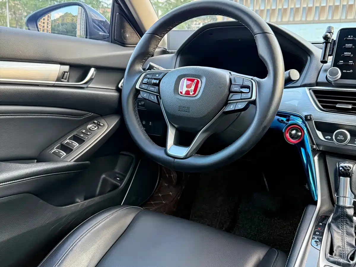 Фото 22 - Honda Accord