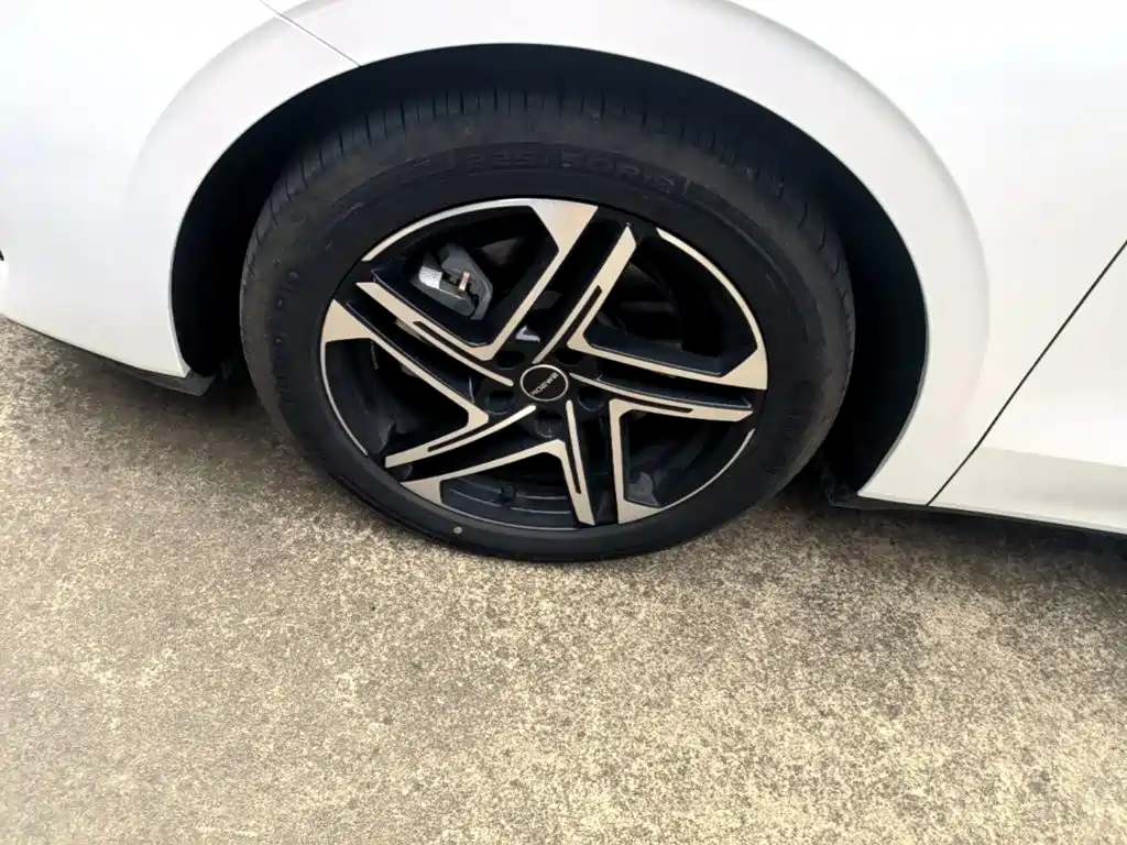 Roewe D7 2026 2025 DMH 125km World Champion Edition