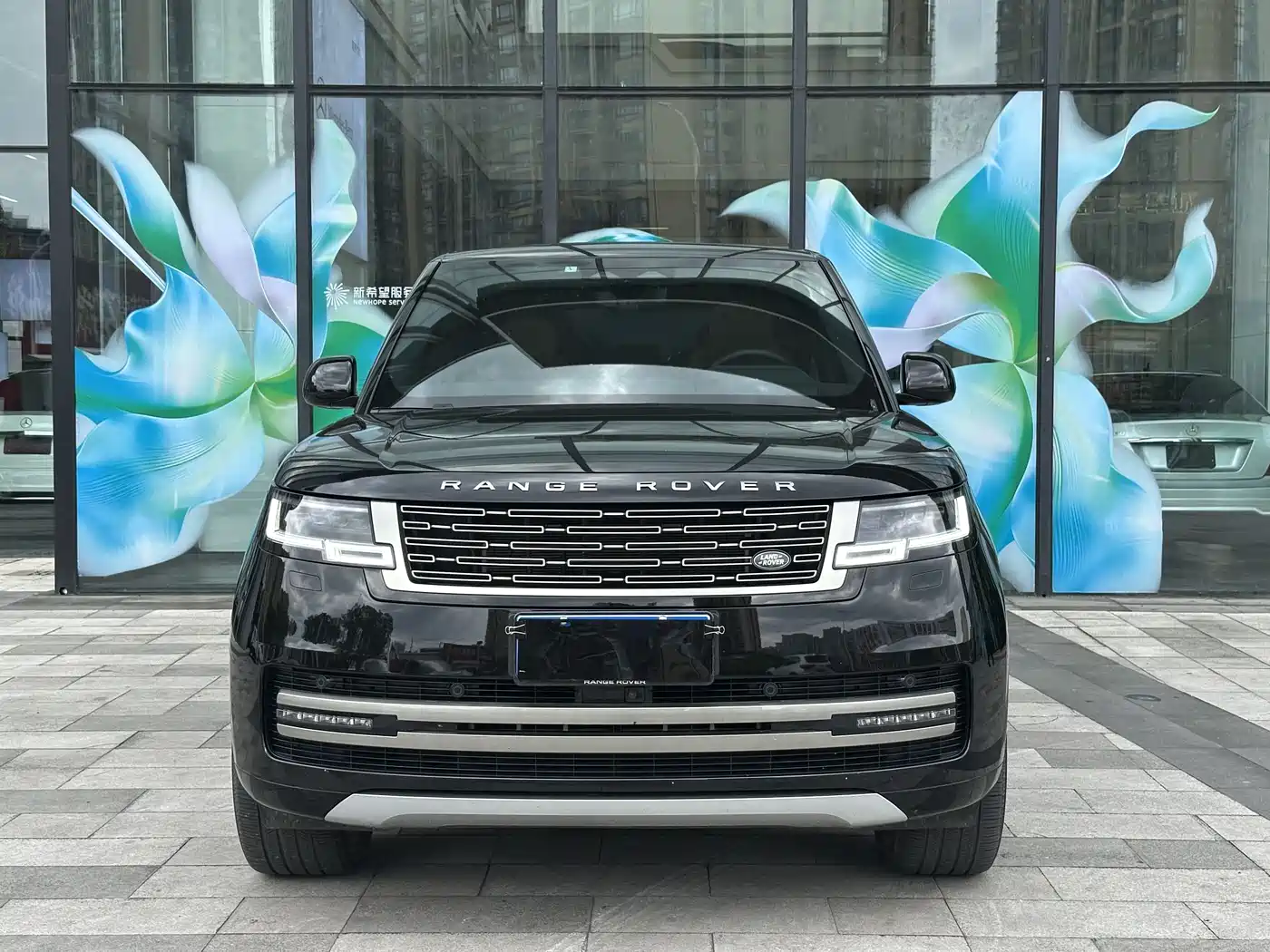 Land Rover Range Rover 2025 3.0 L6 400PS Flourishing Era Extended Wheelbase