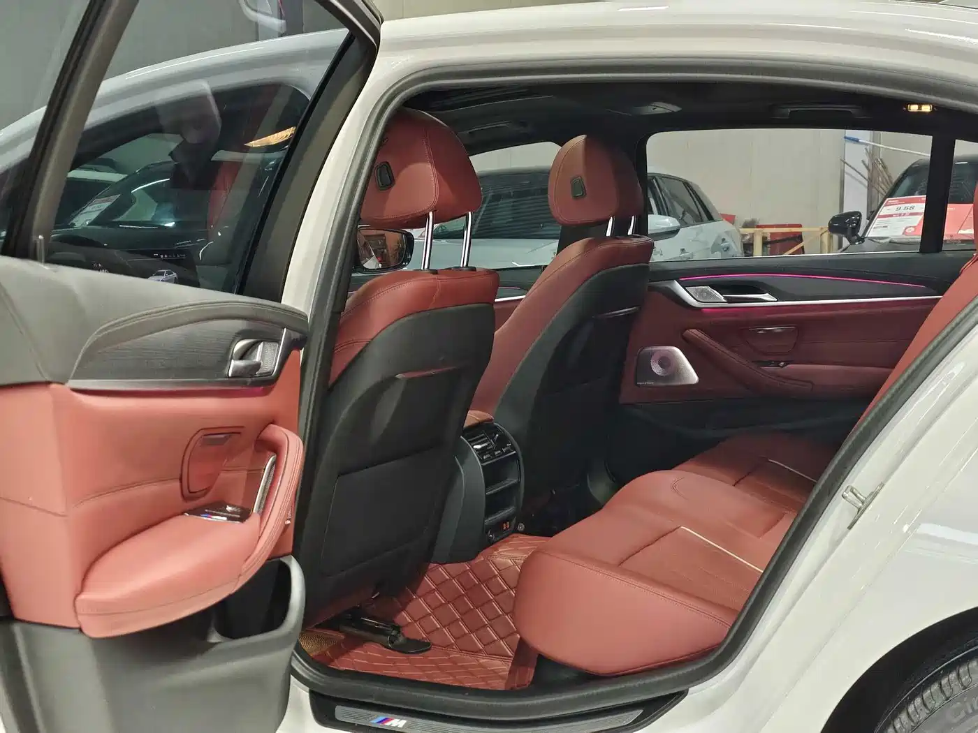 BMW 5 Series 2023 530Li Leading M Sport Package фото 9