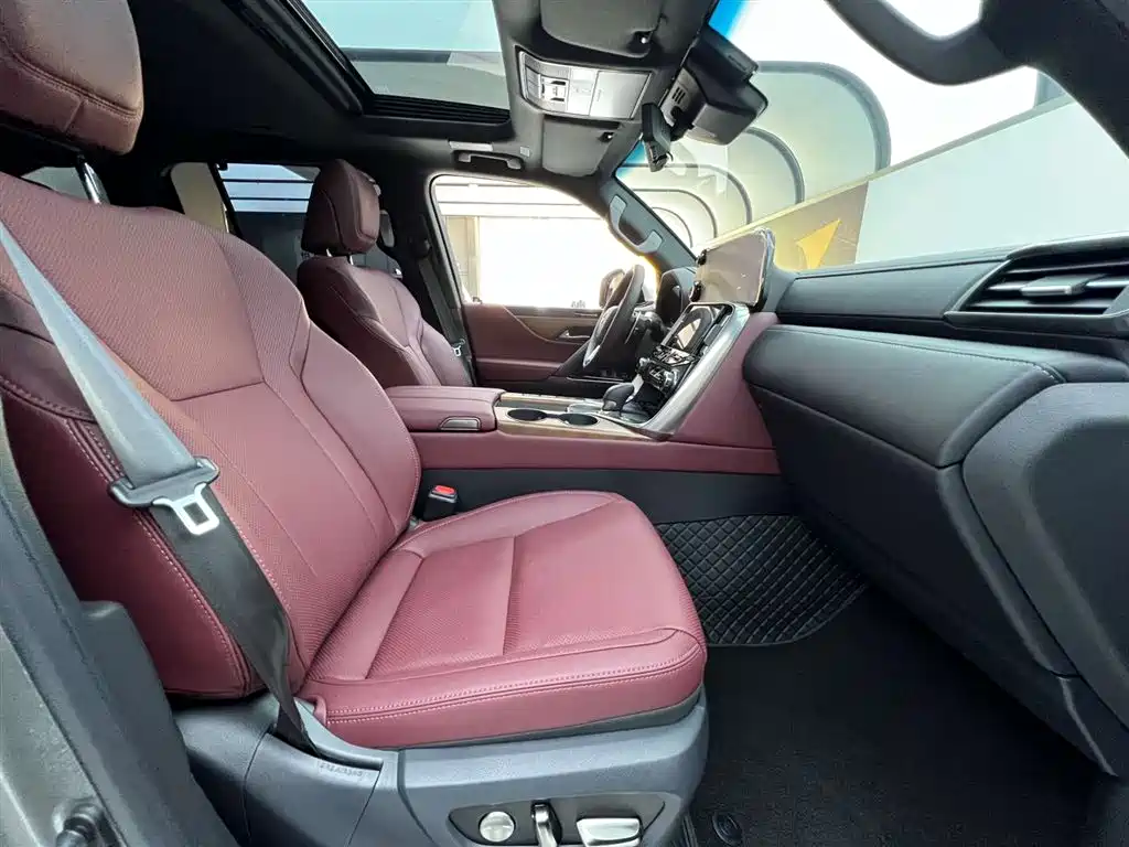 Lexus LX 2025 700h Boundary Edition фото 19
