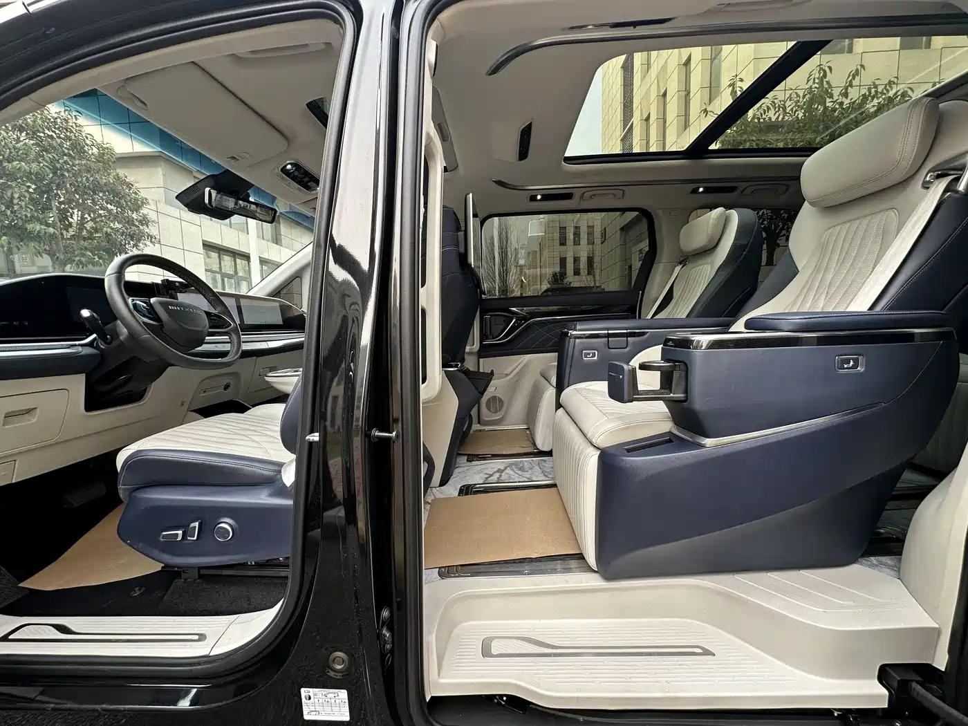 SAIC Maxus Maxus G90 2023 2.0T Interstellar Flagship Edition фото 14