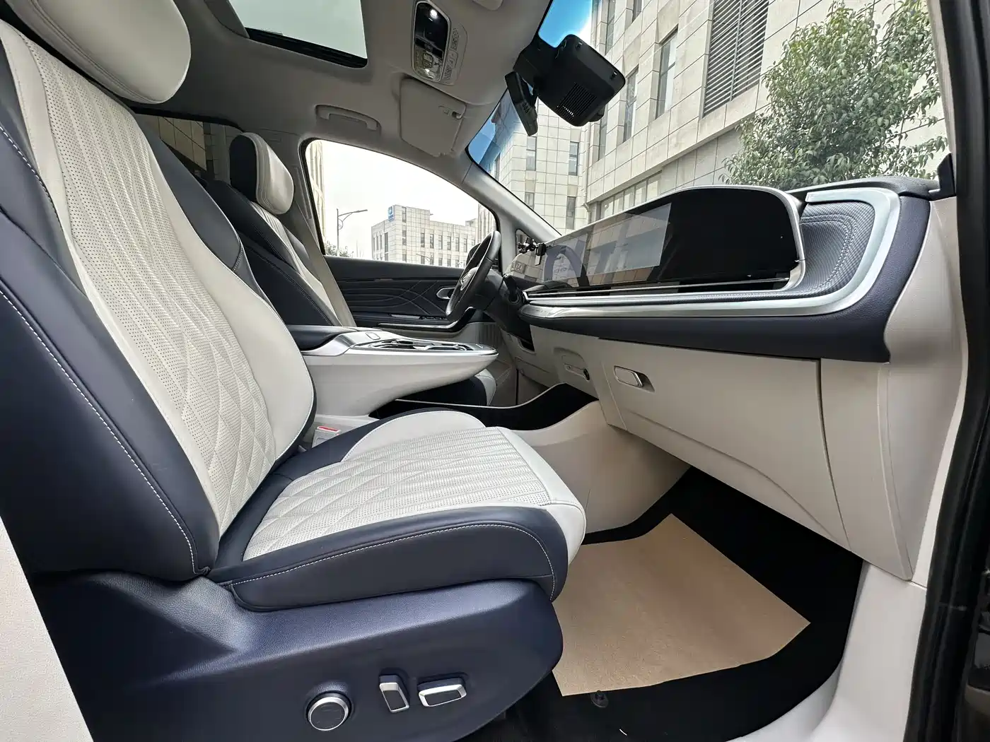 SAIC Maxus Maxus G90 2023 2.0T Interstellar Flagship Edition фото 13