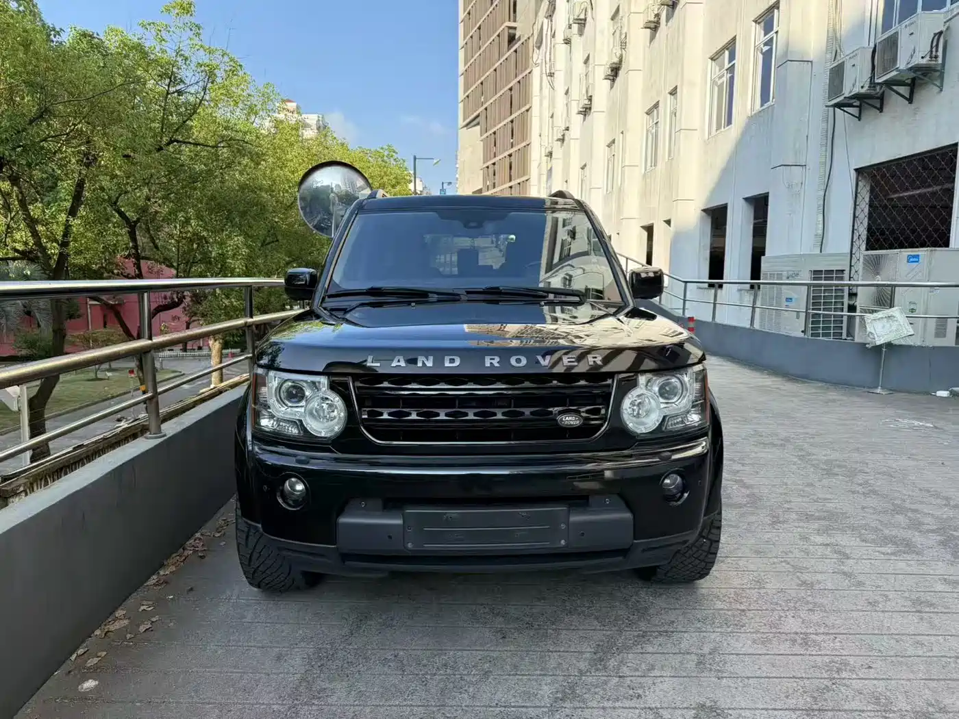 Land Rover Discovery 2012 5.0 V8 HSE фото 2
