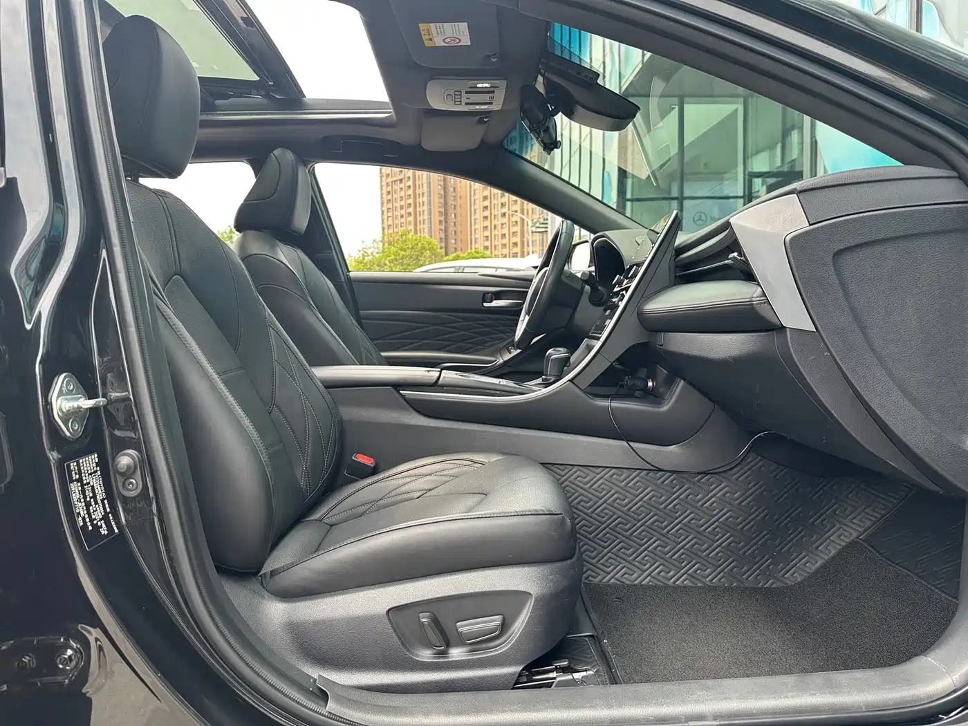 Toyota Avalon 2019 Hybrid 2.5L XLE Premium Edition China VI фото 16