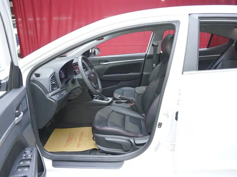 Hyundai Elantra 2016 Model 1.6L Automatic Smart Elite фото 9