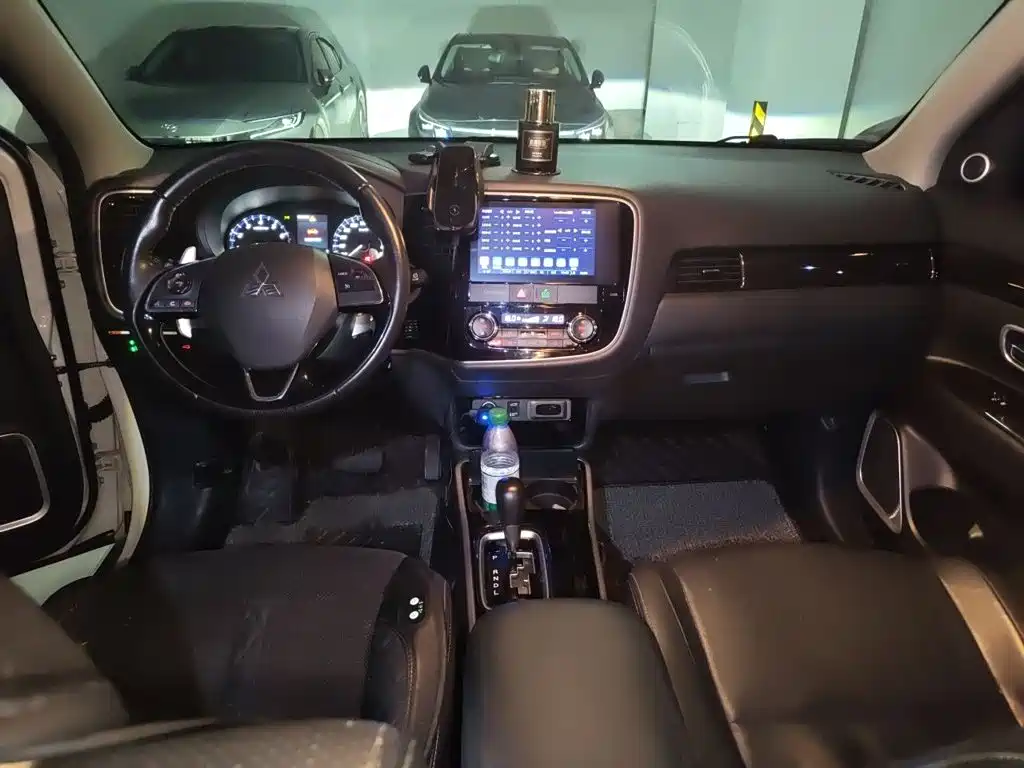 Mitsubishi Outlander 2018 2018 2.4L 4WD Luxury Edition 7-seater