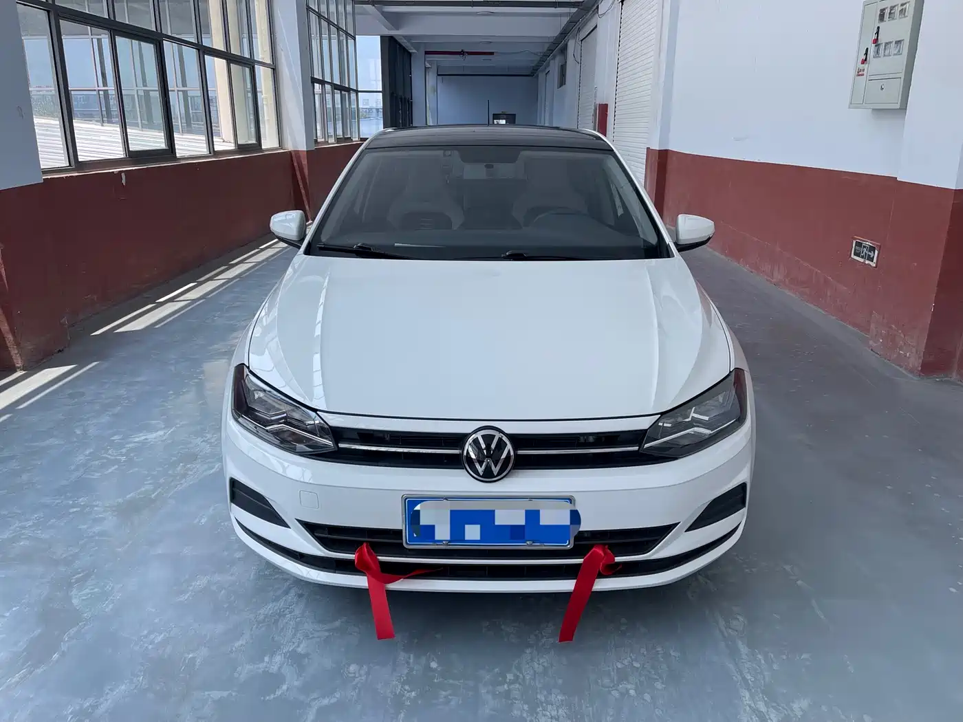 VOLKSWAGEN POLO