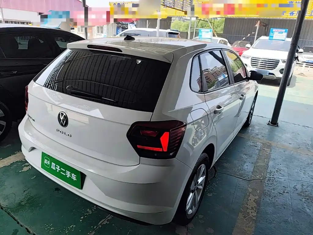 VOLKSWAGEN POLO