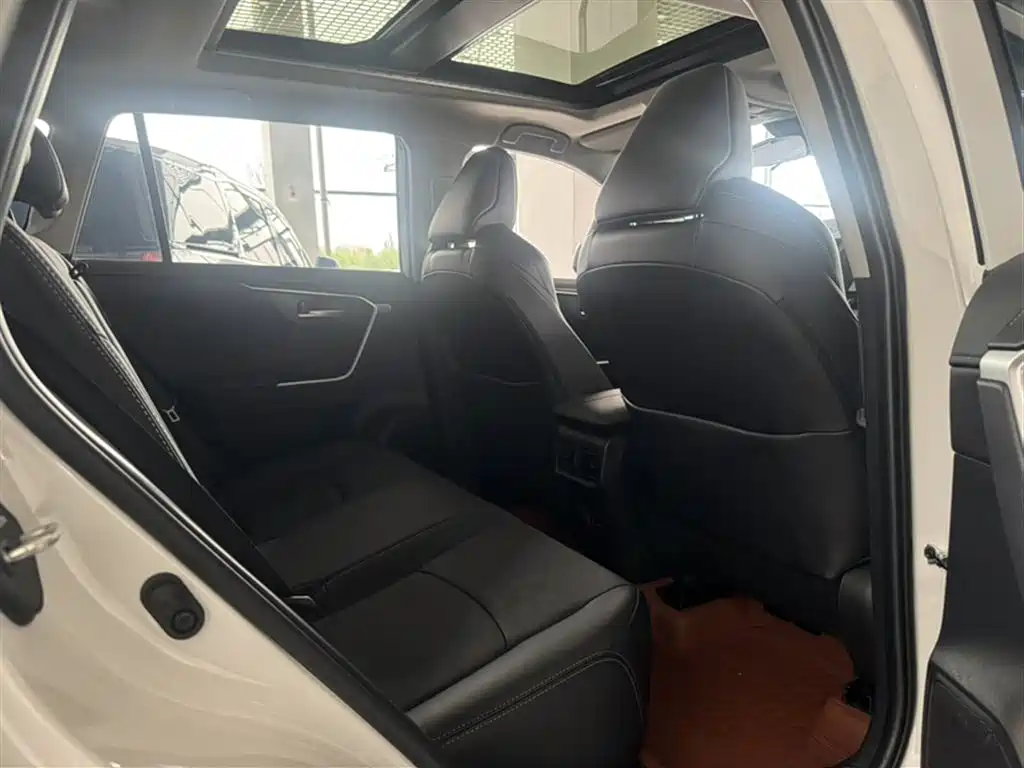Toyota Wildlander 2023 2.0L CVT FWD Luxury PLUS фото 15