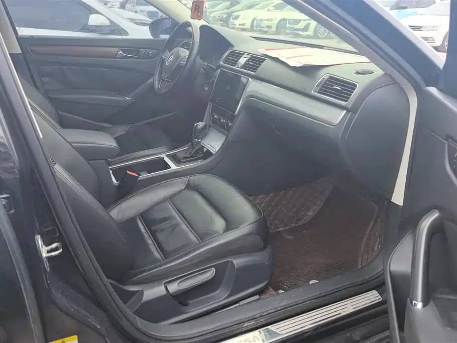 Volkswagen Passat 2014 1.8TSI DSG Luxury Edition фото 8