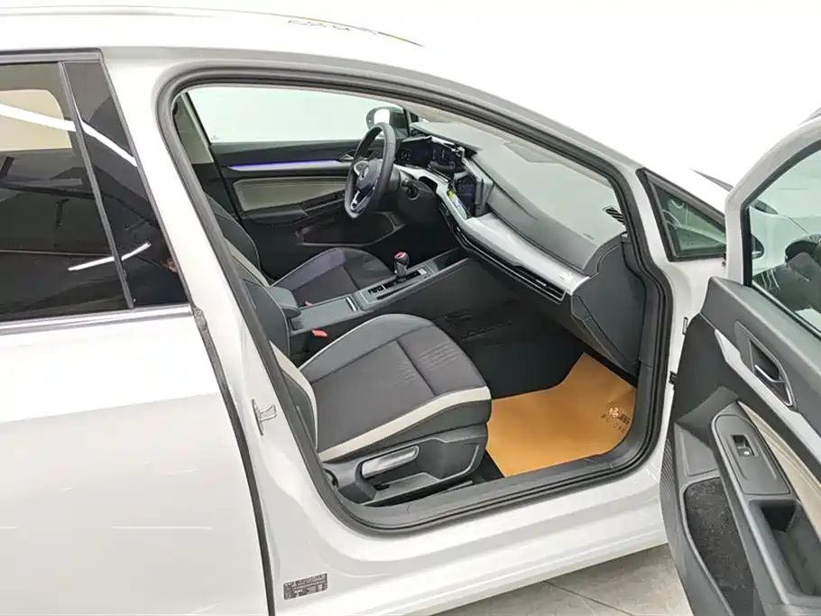 Volkswagen Golf 2023 Facelift 280TSI DSG Pro фото 8