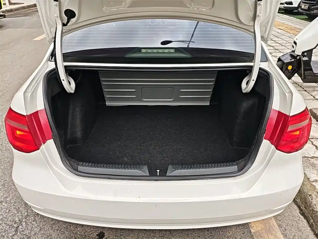 Volkswagen Jetta 2015 Value Edition 1.6L Manual Comfort фото 19