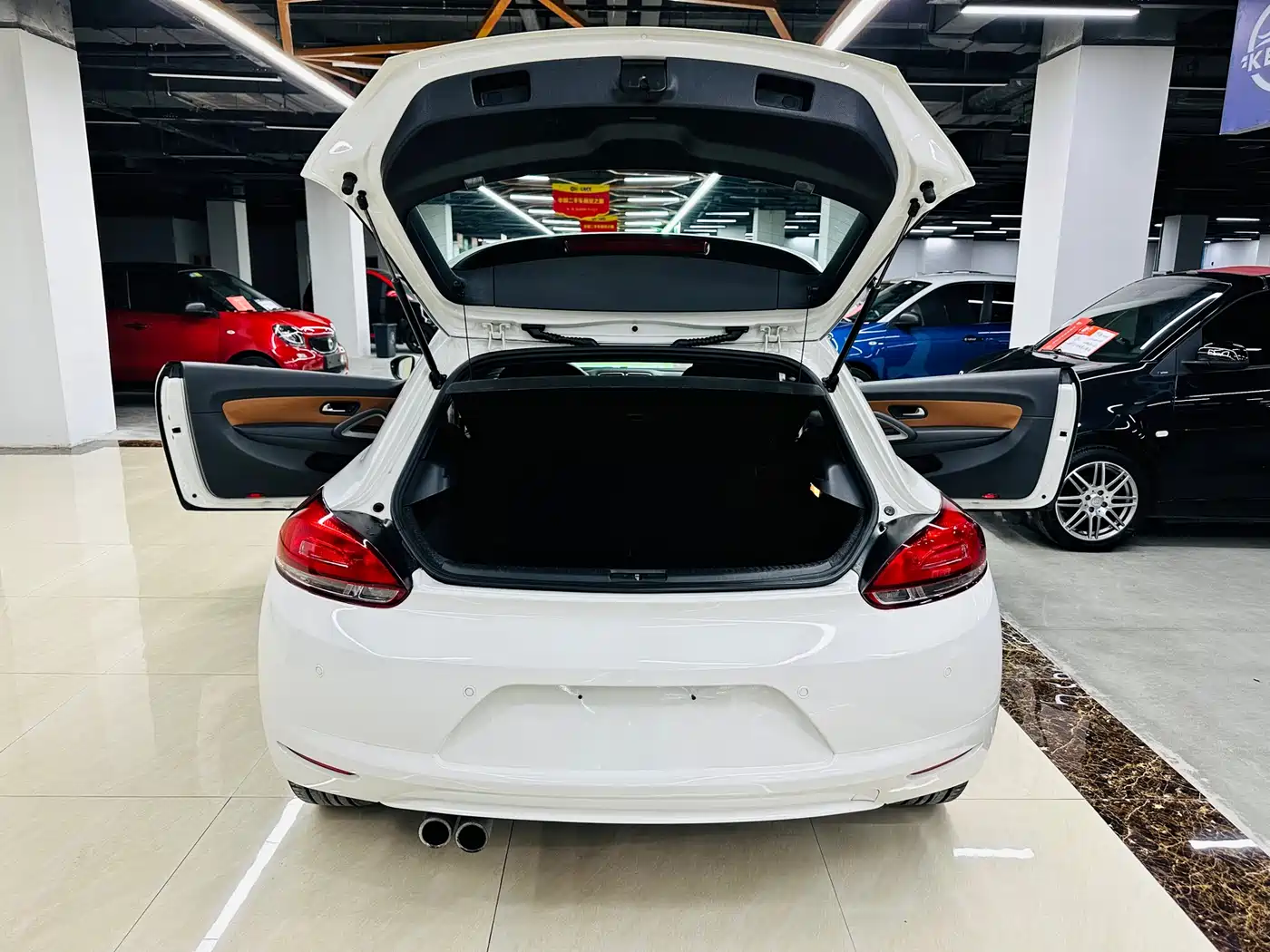 Volkswagen Scirocco 2010 2.0TSI Luxury Edition фото 15