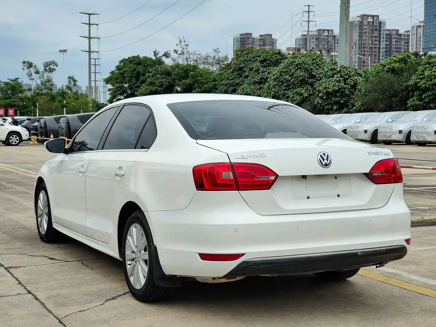 Volkswagen Sagitar 2014 1.6L Automatic Comfort фото 5