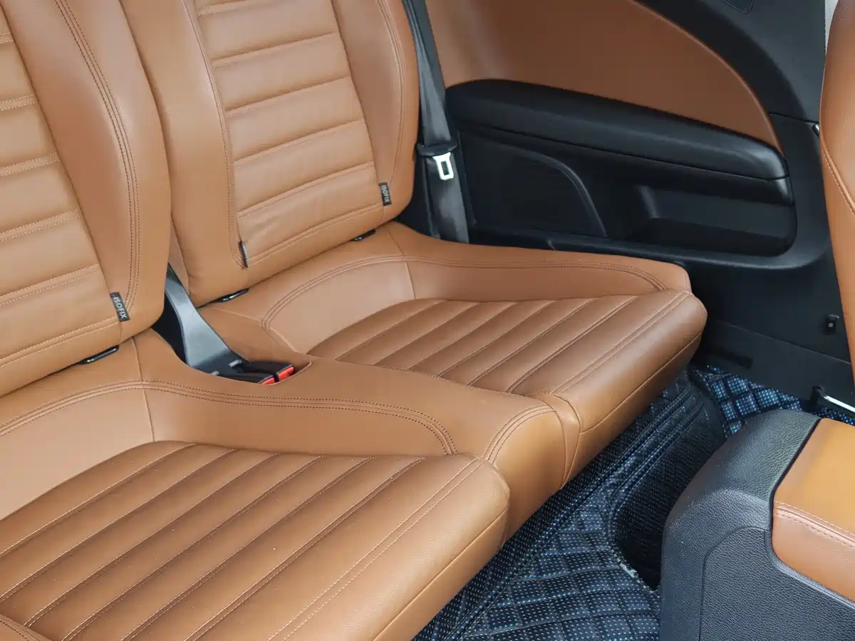 Volkswagen Scirocco 2011 2.0TSI Luxury фото 5