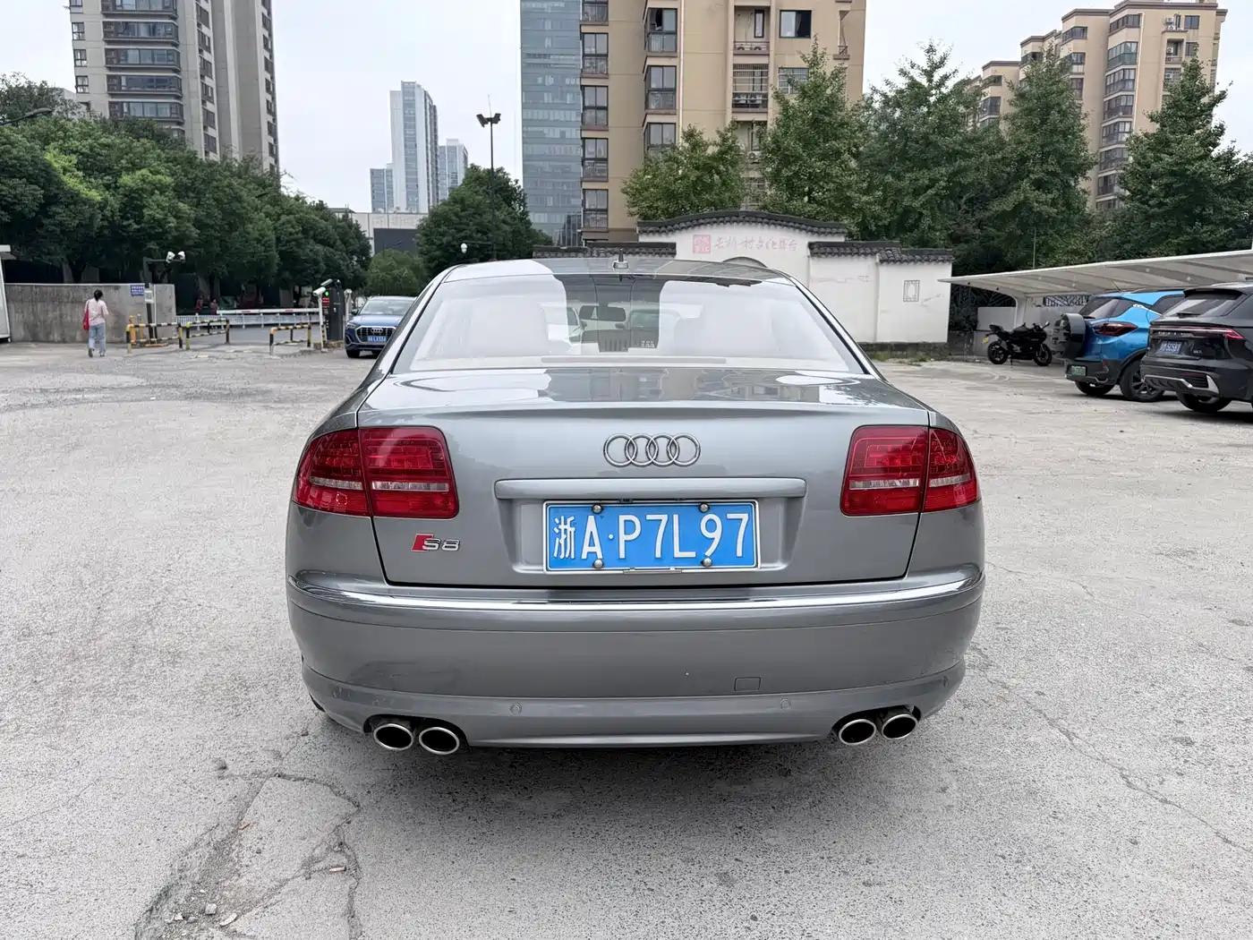 Audi S8 2009 Audi S8 5.2 FSI quattro фото 17