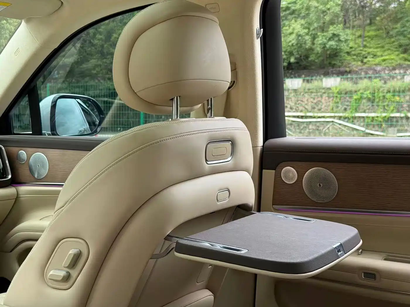 AITO Wenjie AITO M9 2024 Range Extender Max Edition 42kWh 6-seater фото 10
