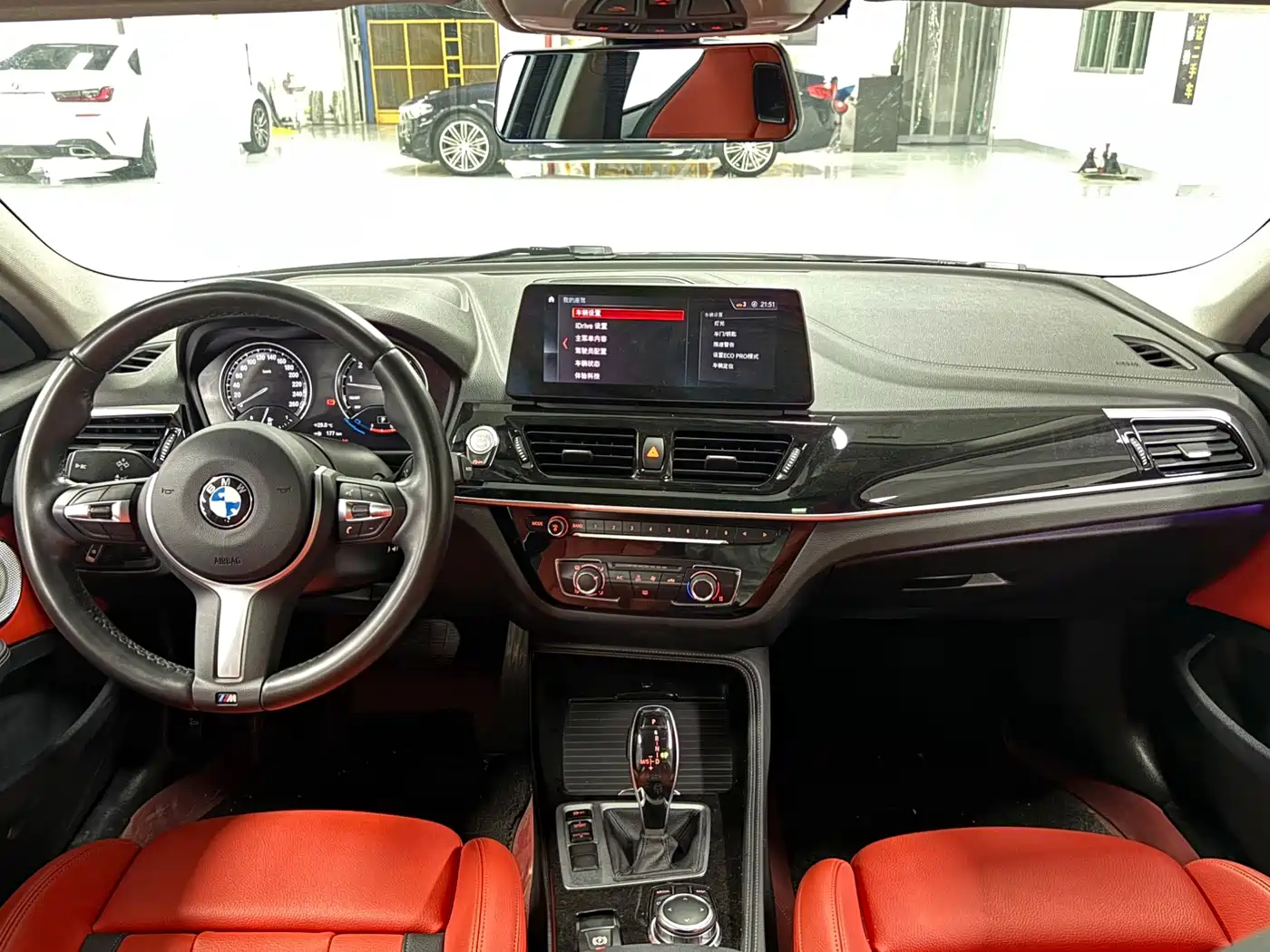 BMW 1 Series 2023 125i M Sport Shadow Edition фото 11