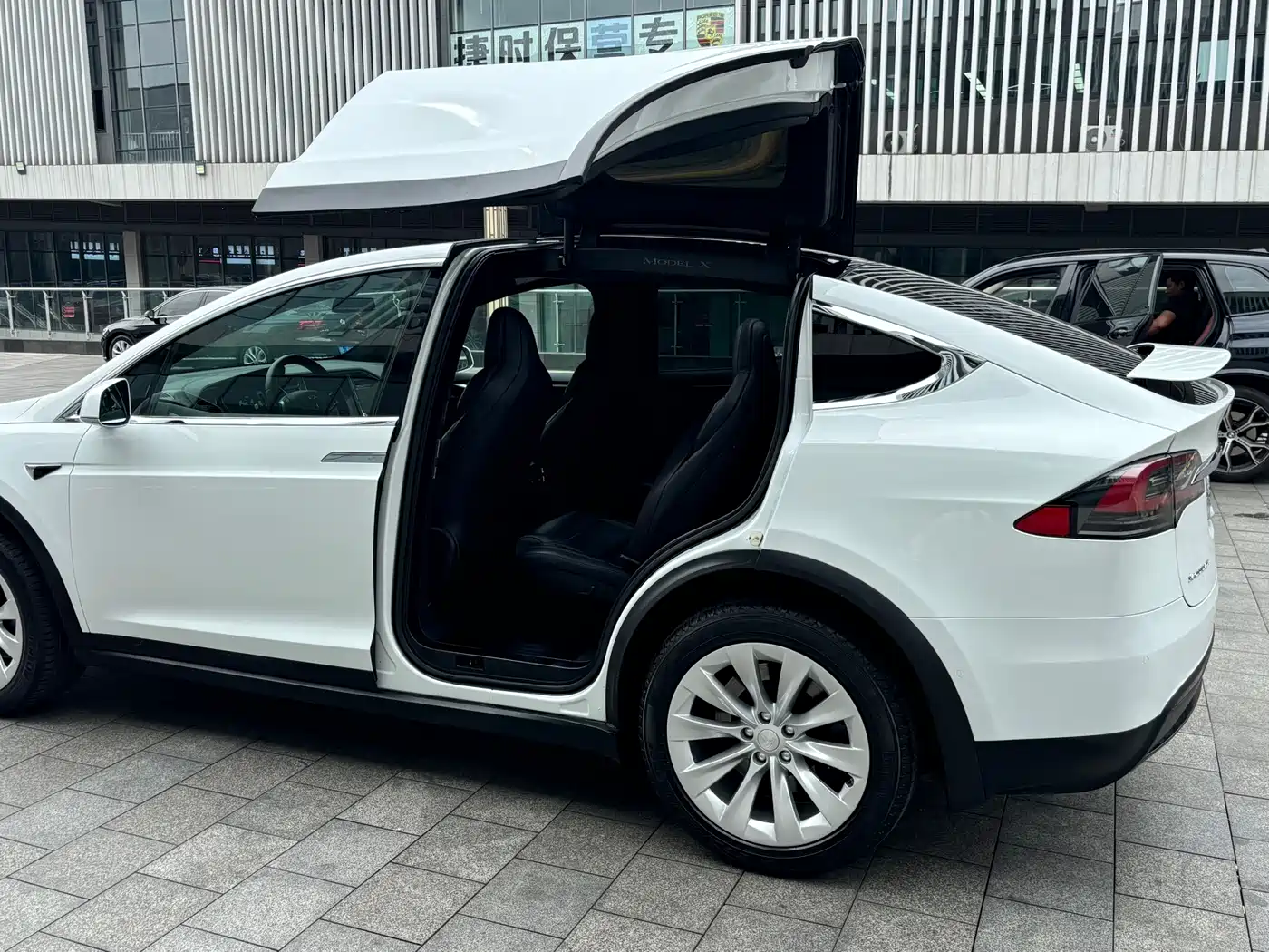 TESLA MODEL X
