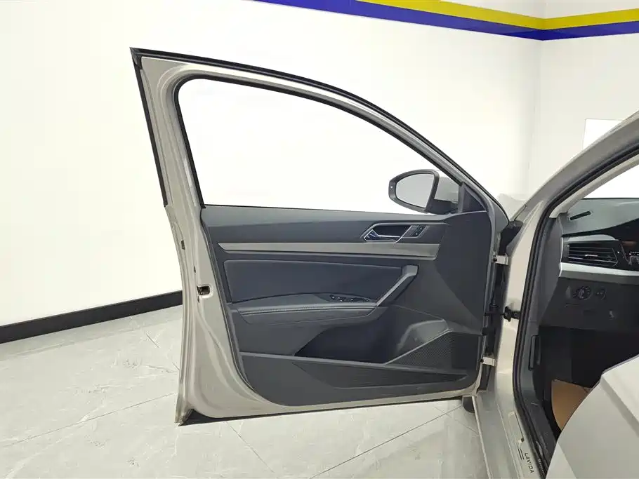 Volkswagen Lavida 2021 1.5L Auto Comfort Edition фото 7