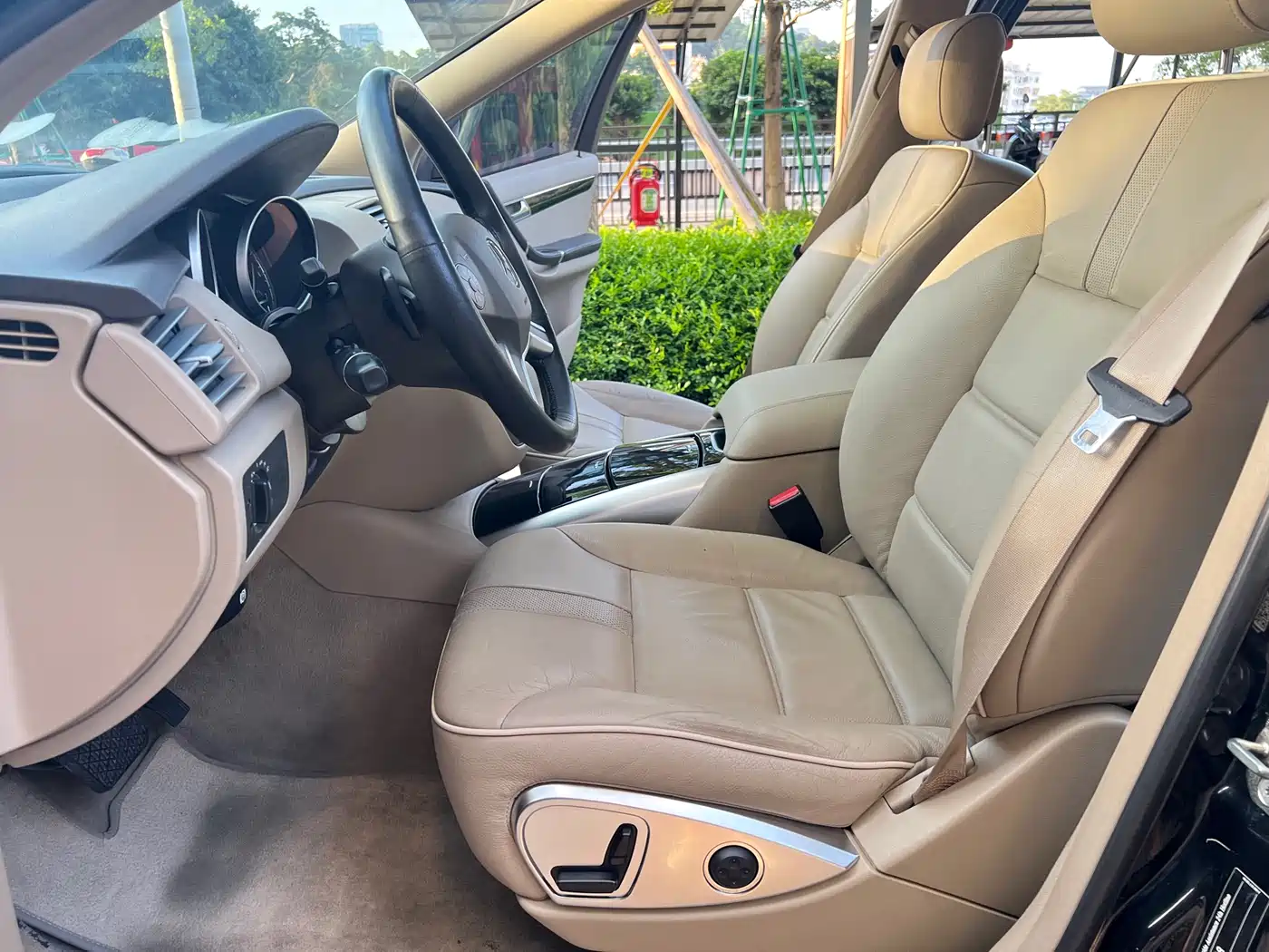 Mercedes-Benz R-Class 2017 R 320 4MATIC Business Collector's Edition фото 13