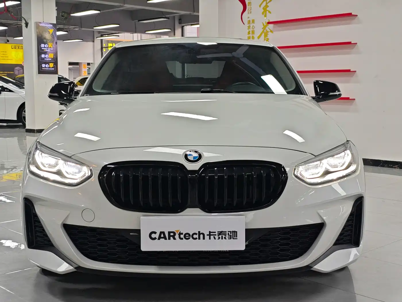 BMW 1 Series 2023 125i M Sport Shadow Edition фото 2