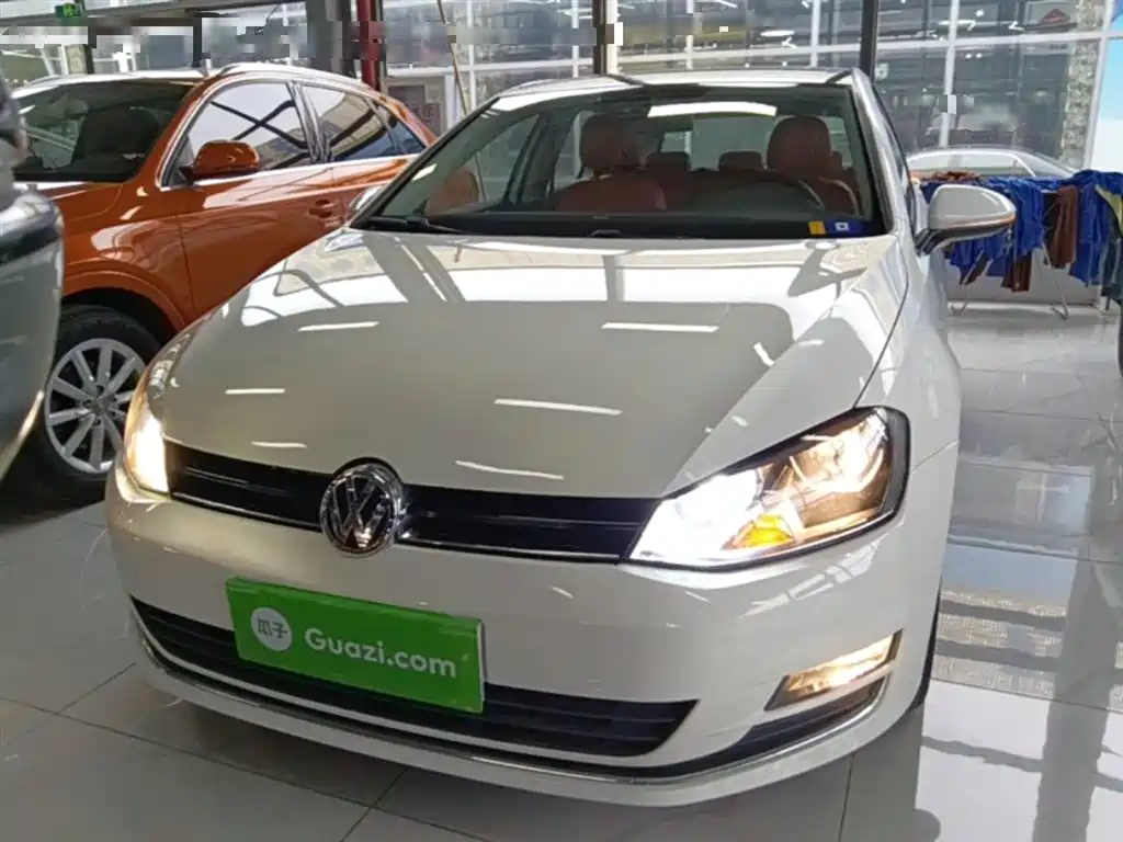 Volkswagen Golf 2016 230TSI Automatic Comfort фото 3