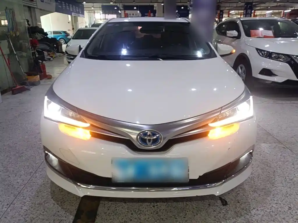 Toyota Corolla 2018 Hybrid 1.8L E-CVT Smart Edition фото 3