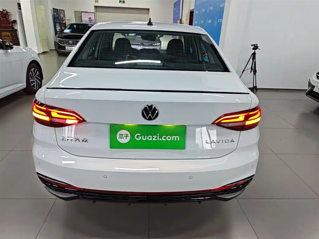 Volkswagen Lavida 2024 Model 300TSI DSG Starlight Leading Edition фото 6