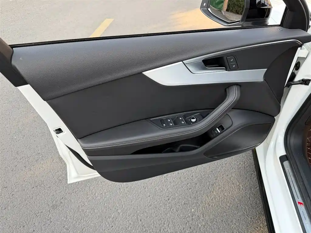 Audi A4L 2022 40 TFSI Luxury Dynamic фото 6