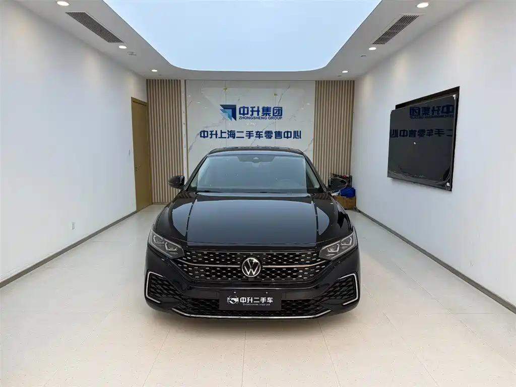 Volkswagen Passat 2022 330TSI Starlight Luxury Edition фото 3