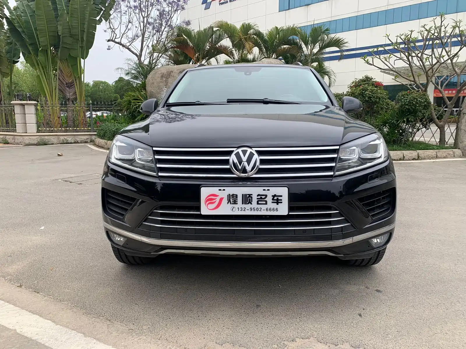 Фото 1 - Volkswagen Touareg