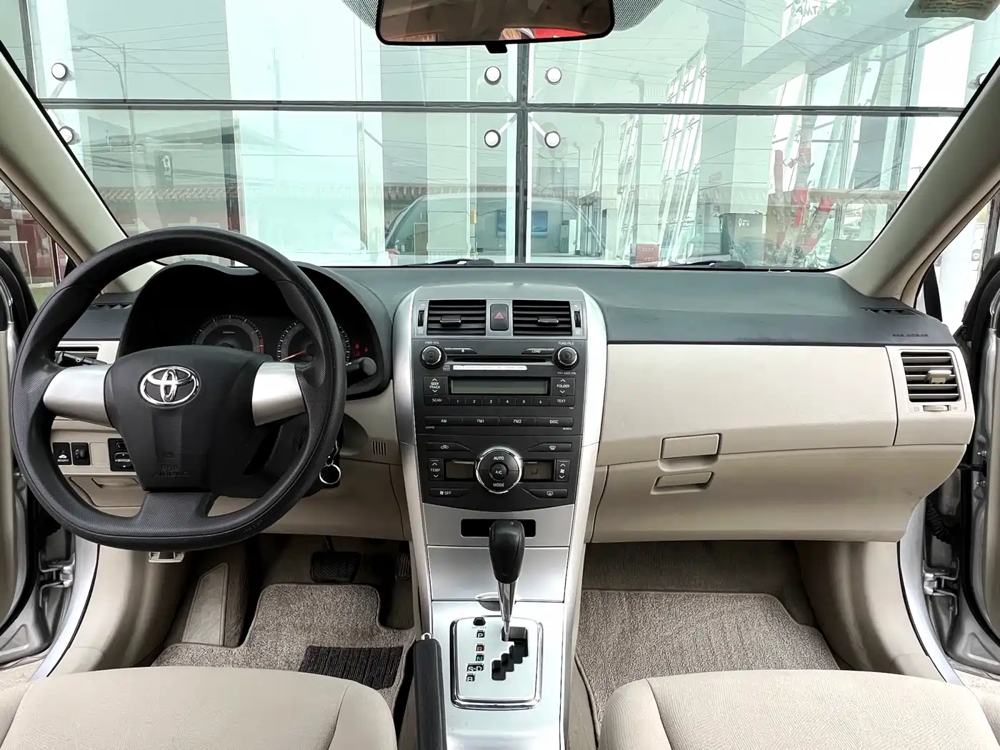 Toyota Corolla 2011 1.8L CVT GL-i фото 12