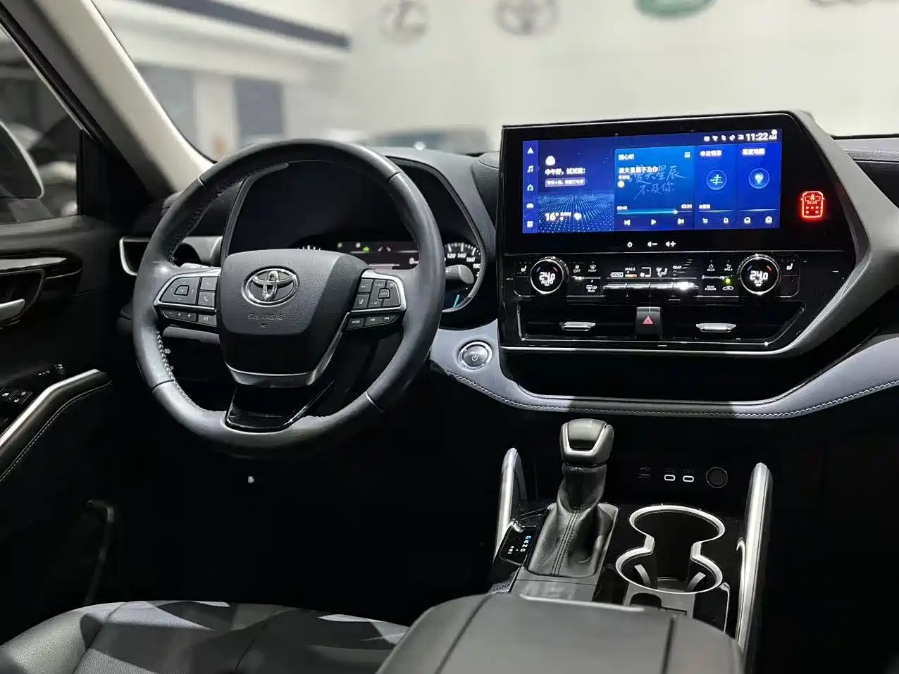 Toyota Highlander 2023 2.5L Smart Hybrid Dual Engine AWD Premium 7-Seater фото 5
