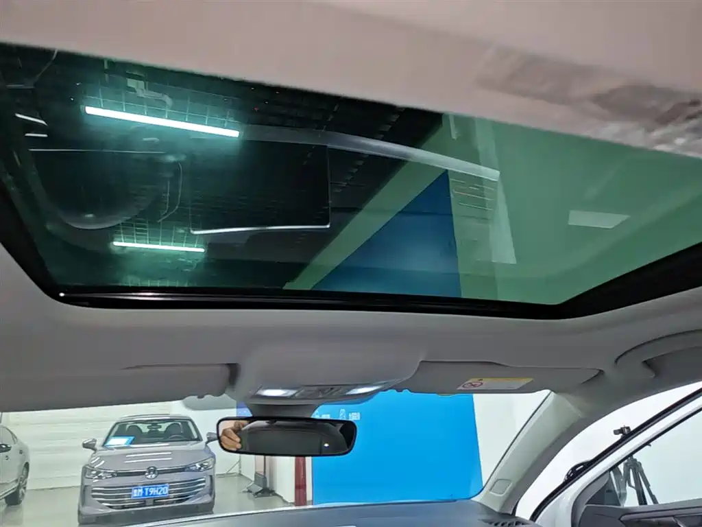 Volkswagen Lavida 2024 Model 300TSI DSG Starlight Leading Edition фото 18