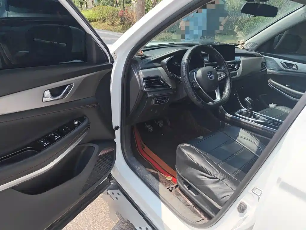 Photo 13 - Changan CS75